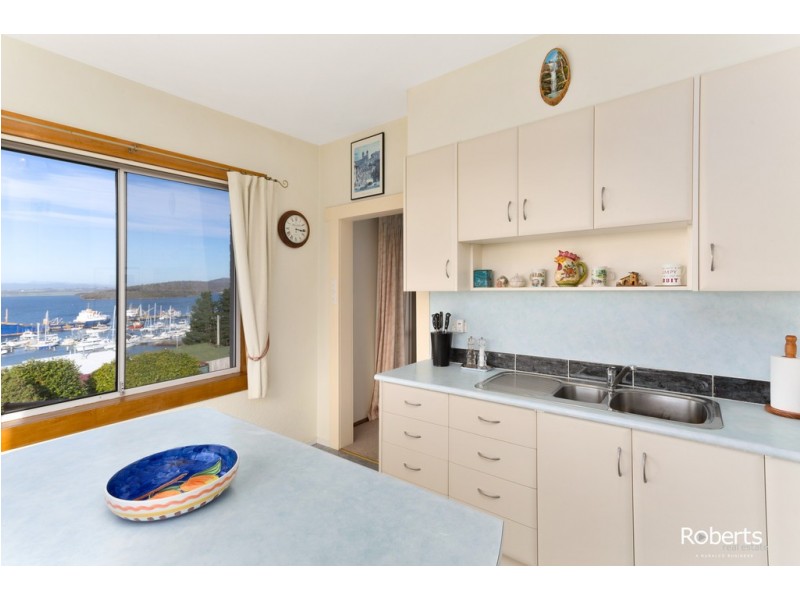 4 Crozier Street, Beauty Point TAS 7270