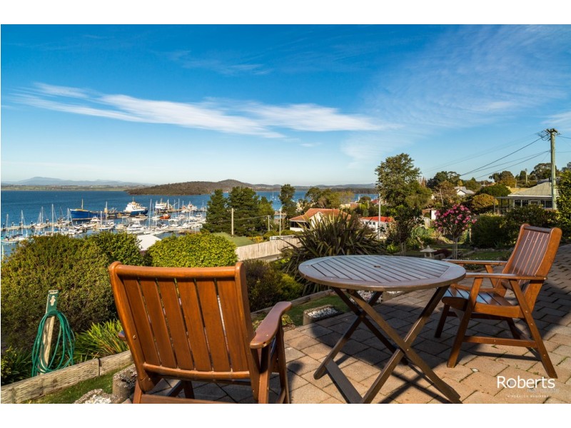 4 Crozier Street, Beauty Point TAS 7270