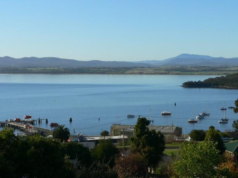 102 Oxford Street, Beauty Point TAS 7270