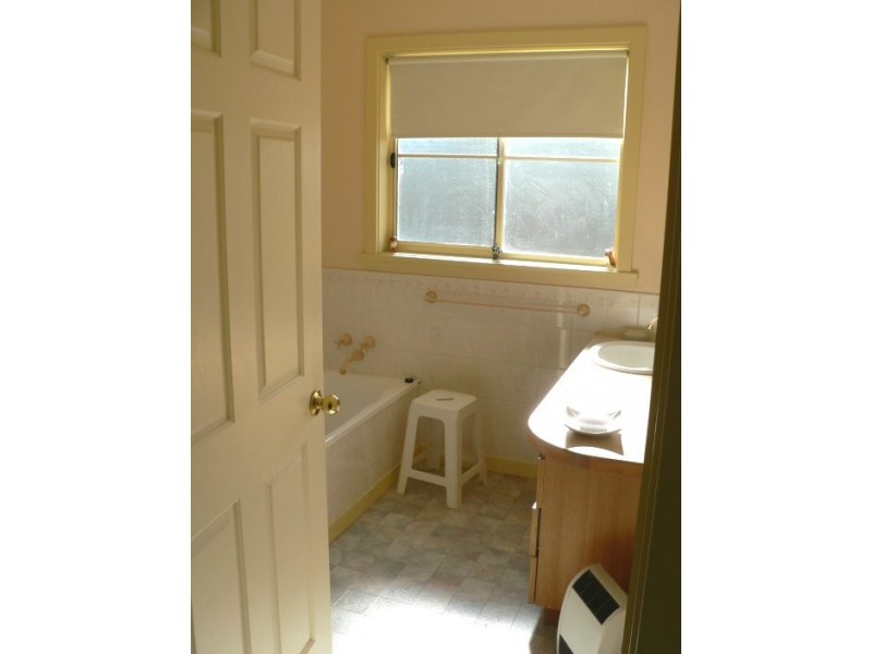 16 Garrett Street, Beauty Point TAS 7270