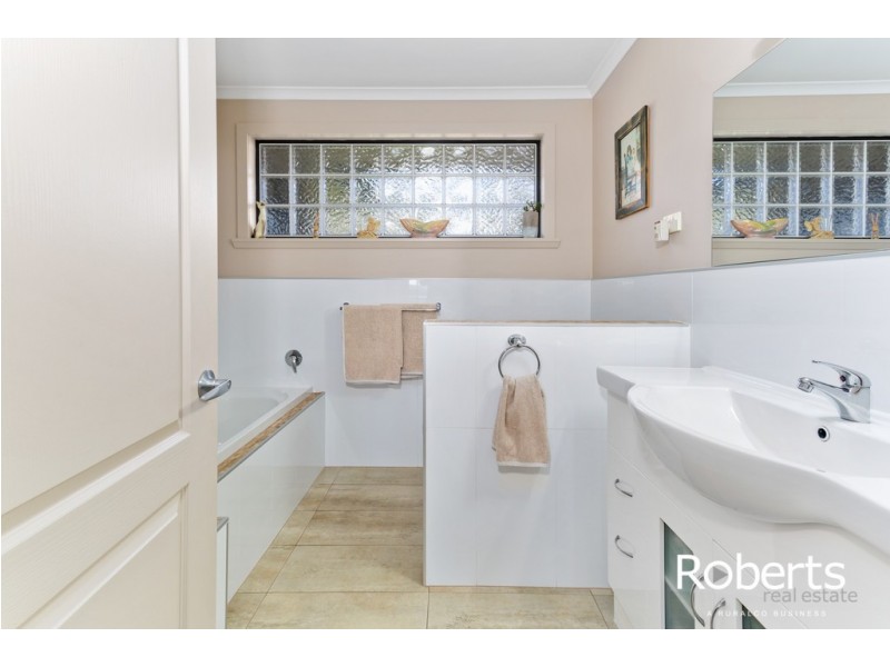 95 Sunset Boulevard, Clarence Point TAS 7270