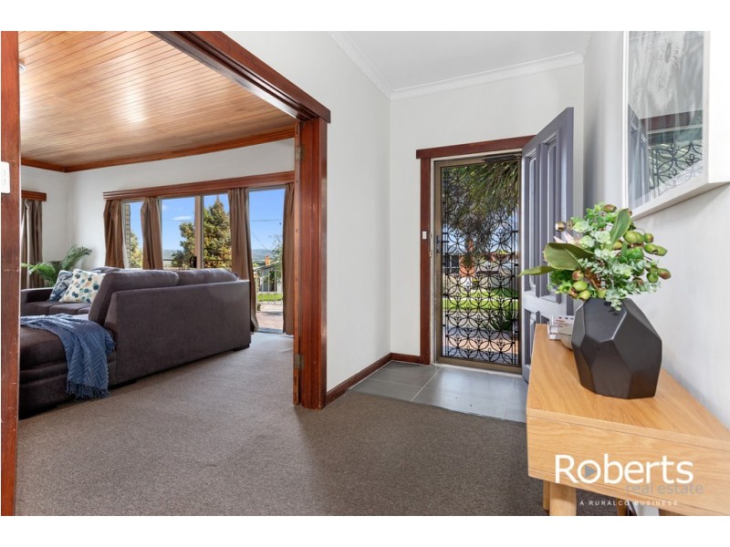 12 Helenwood Grove, Newnham TAS 7248