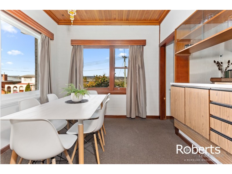 12 Helenwood Grove, Newnham TAS 7248