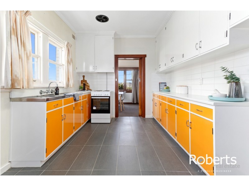 12 Helenwood Grove, Newnham TAS 7248