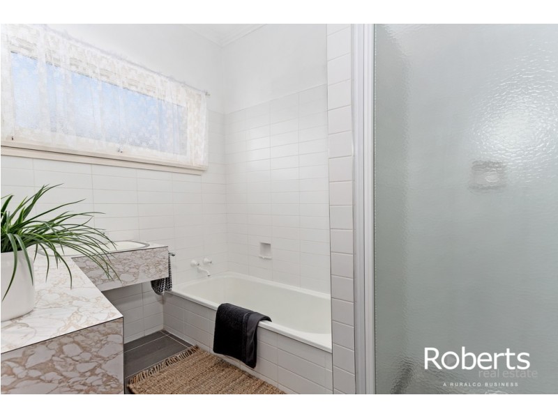 12 Helenwood Grove, Newnham TAS 7248