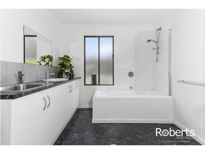 15 Nairana Street, Gravelly Beach TAS 7276