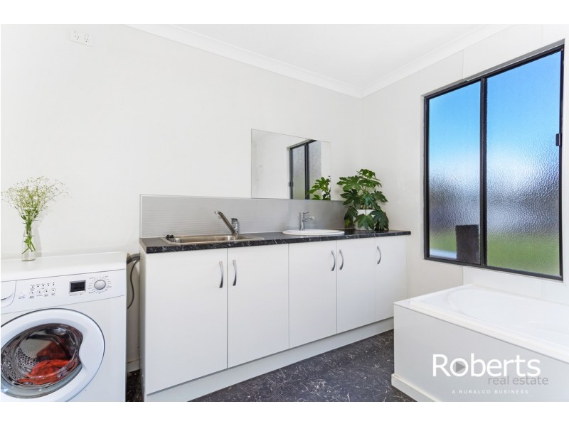 15 Nairana Street, Gravelly Beach TAS 7276