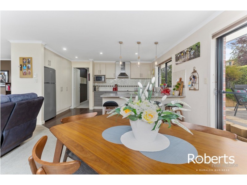 2/10 Henry Grove, Legana TAS 7277