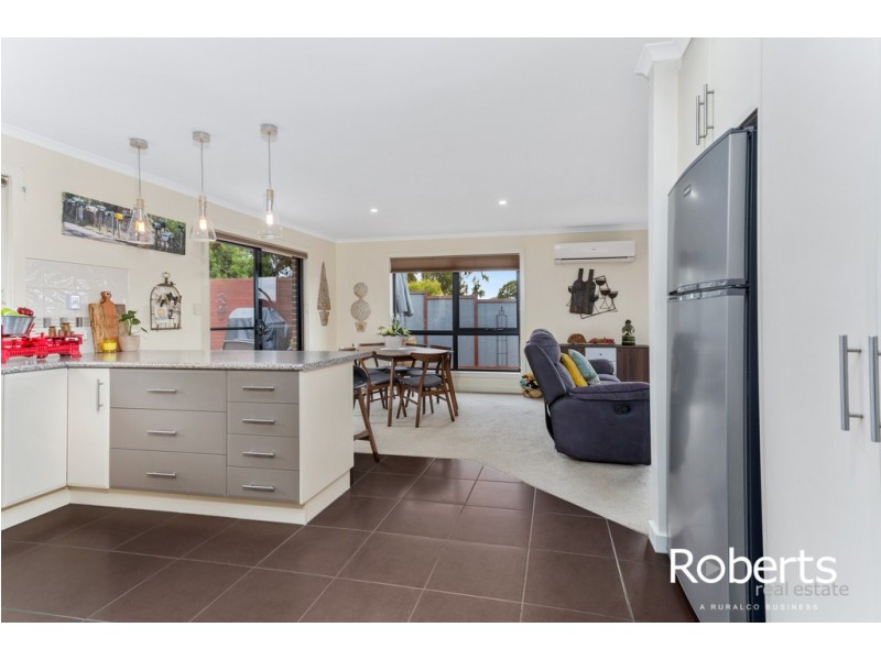 2/10 Henry Grove, Legana TAS 7277