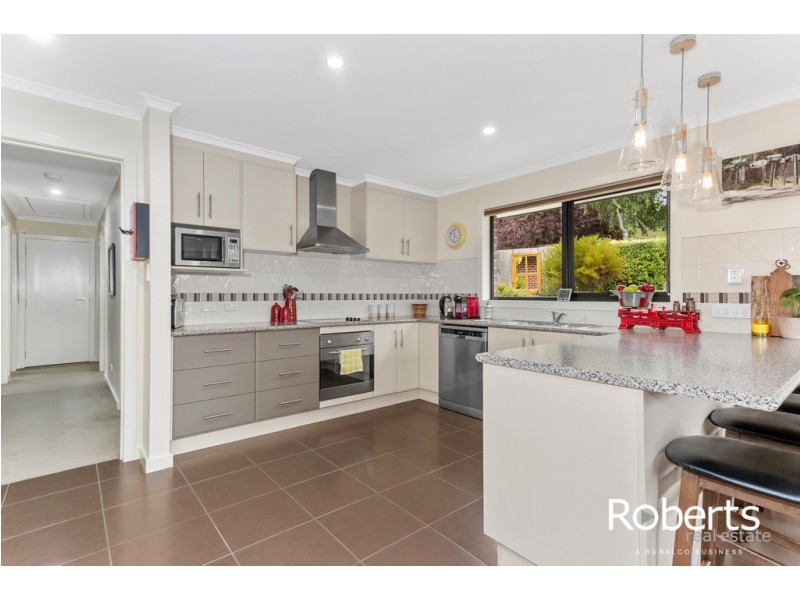 2/10 Henry Grove, Legana TAS 7277