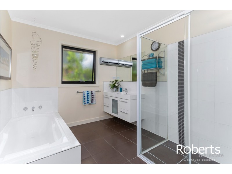 2/10 Henry Grove, Legana TAS 7277