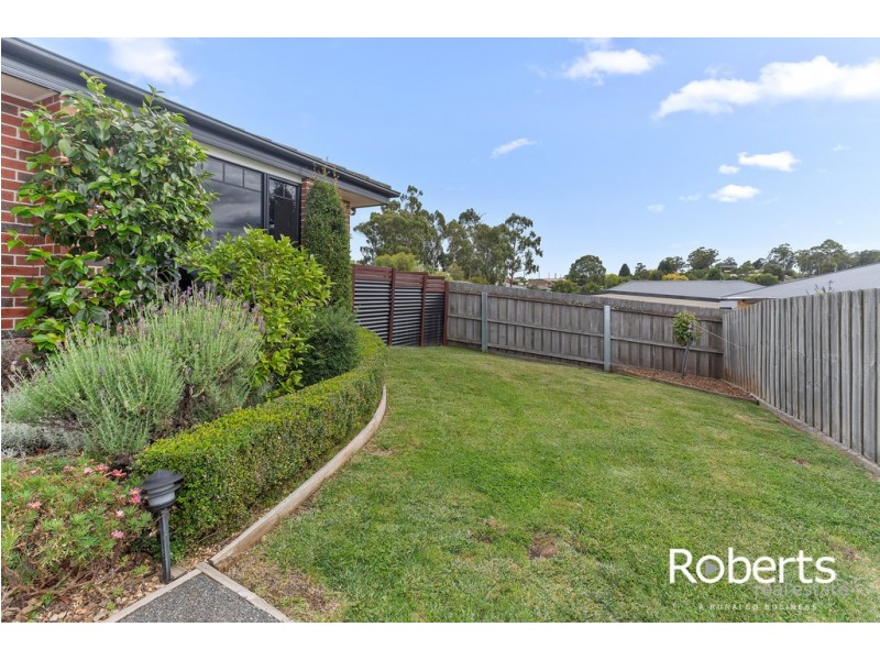 2/10 Henry Grove, Legana TAS 7277
