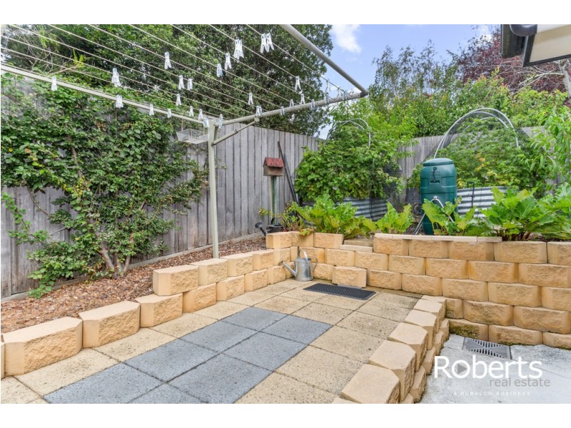 2/10 Henry Grove, Legana TAS 7277