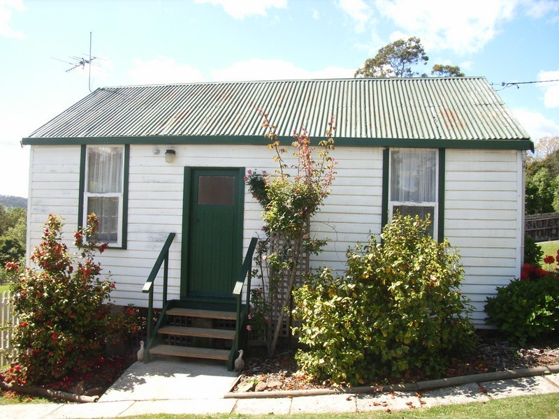 24 Main Road, Exeter TAS 7275