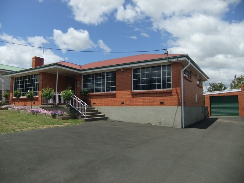 7 Snow  St, Newnham TAS 7248