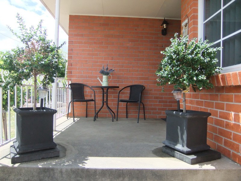 7 Snow  St, Newnham TAS 7248