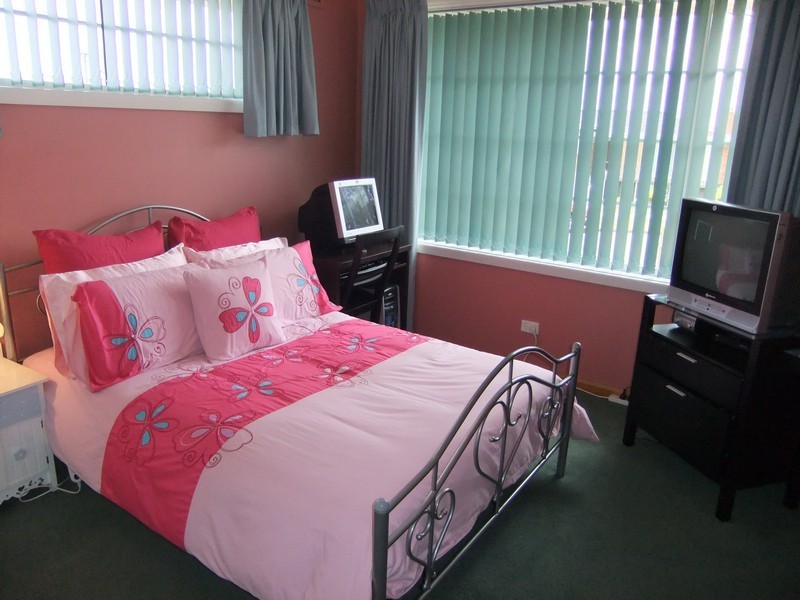 7 Snow  St, Newnham TAS 7248