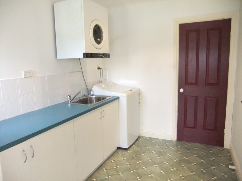 7 Snow  St, Newnham TAS 7248
