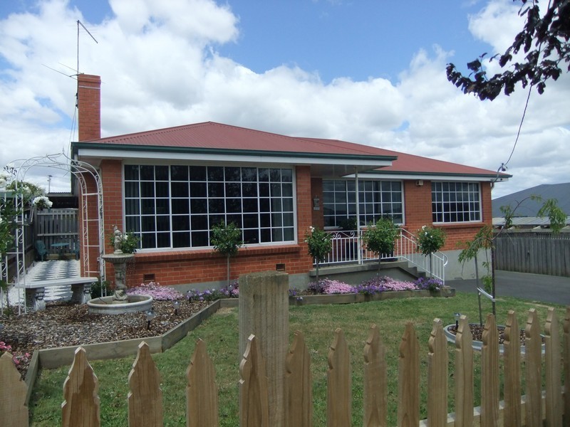 7 Snow  St, Newnham TAS 7248