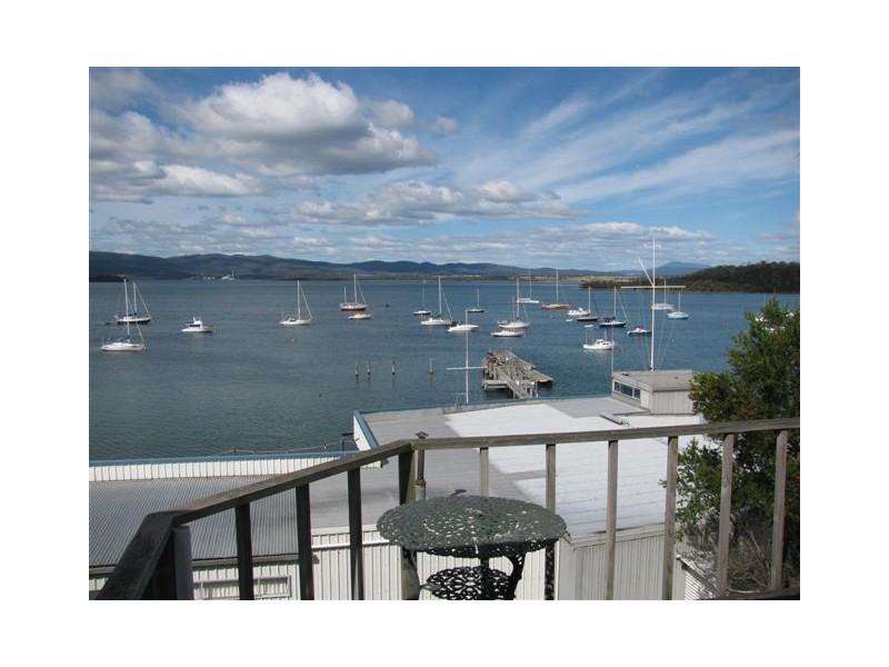 102 Flinders Street, Beauty Point TAS 7270