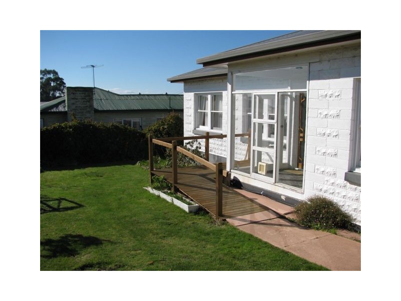 6 Bernard Street, Beaconsfield TAS 7270