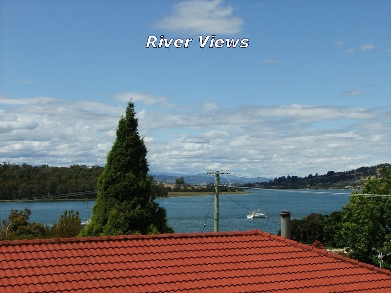 Units 1 and 2, 70 Gravelly Beach Road, Blackwall TAS 7275