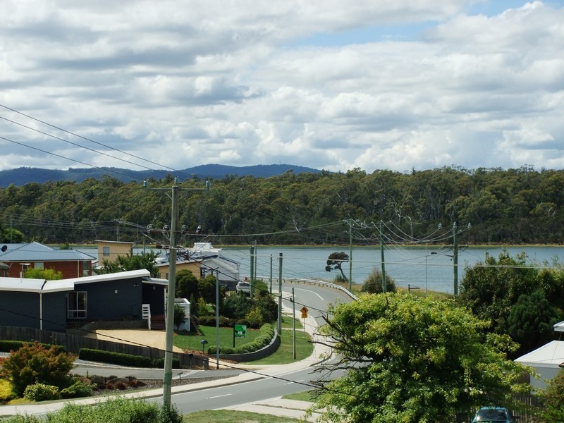 Units 1 and 2, 70 Gravelly Beach Road, Blackwall TAS 7275