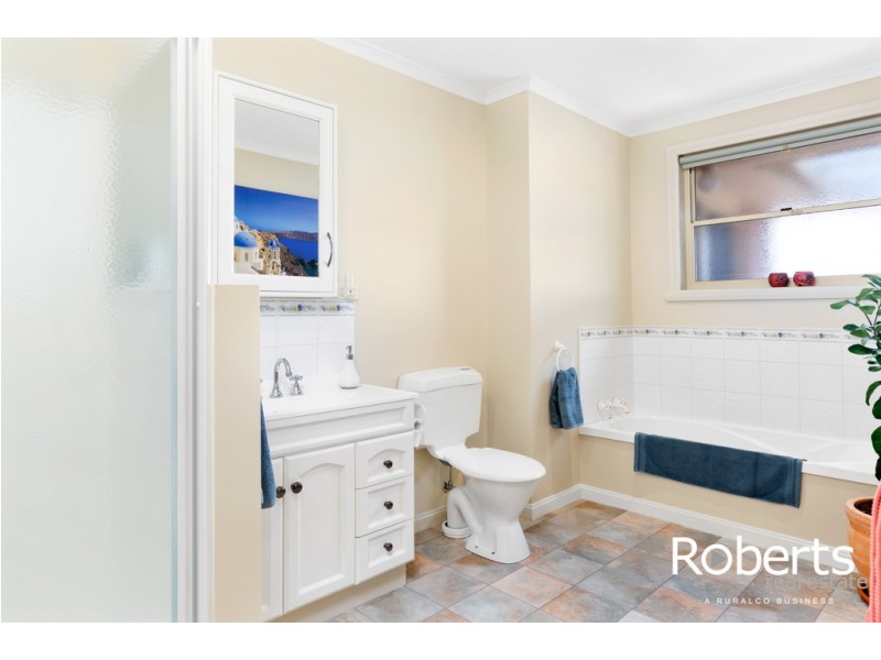 10 Ernest Street, Beauty Point TAS 7270