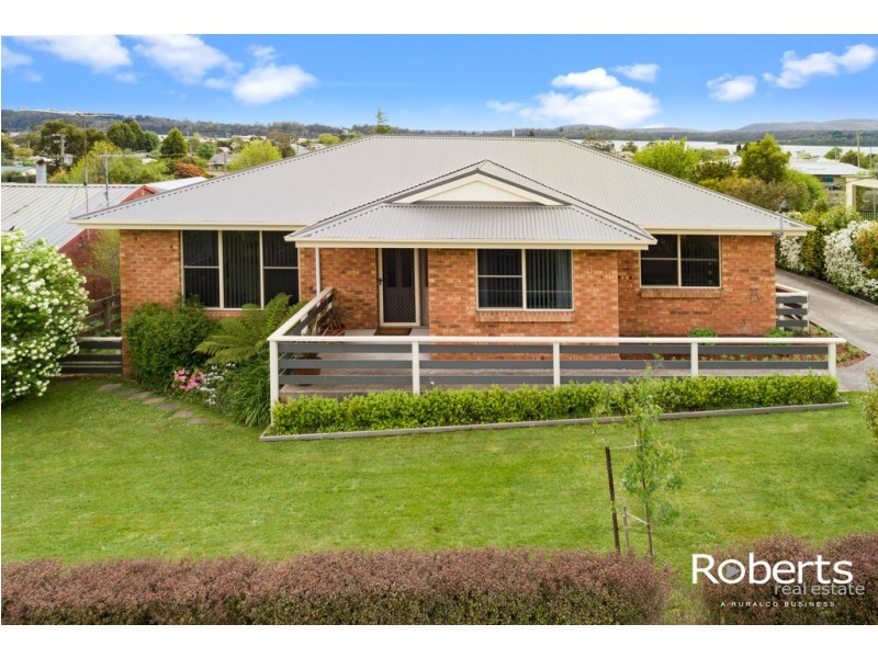 10 Ernest Street, Beauty Point TAS 7270