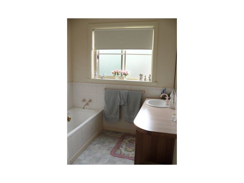 16 Garrett Street, Beauty Point TAS 7270