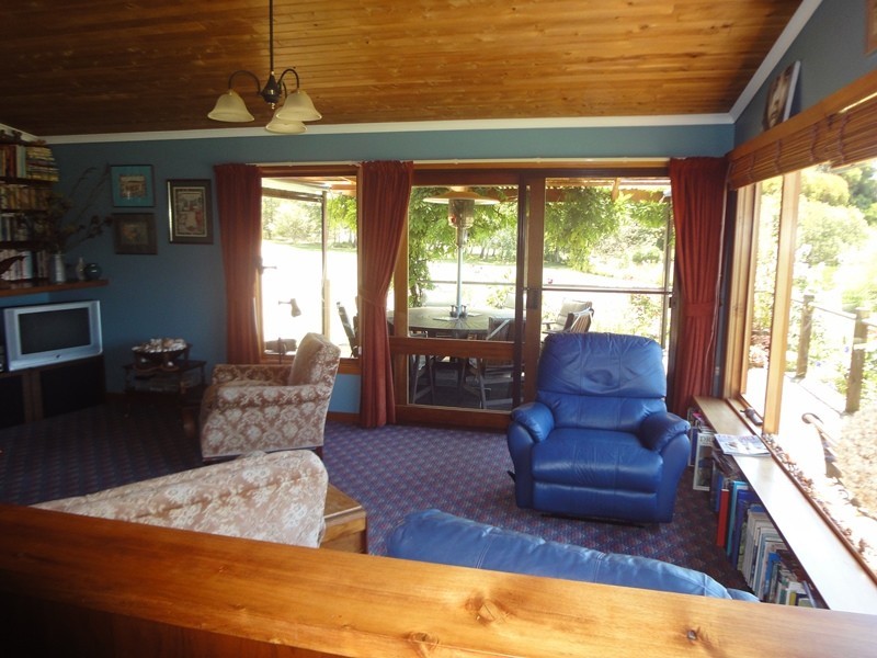 8 Flinders Street, Beauty Point TAS 7270