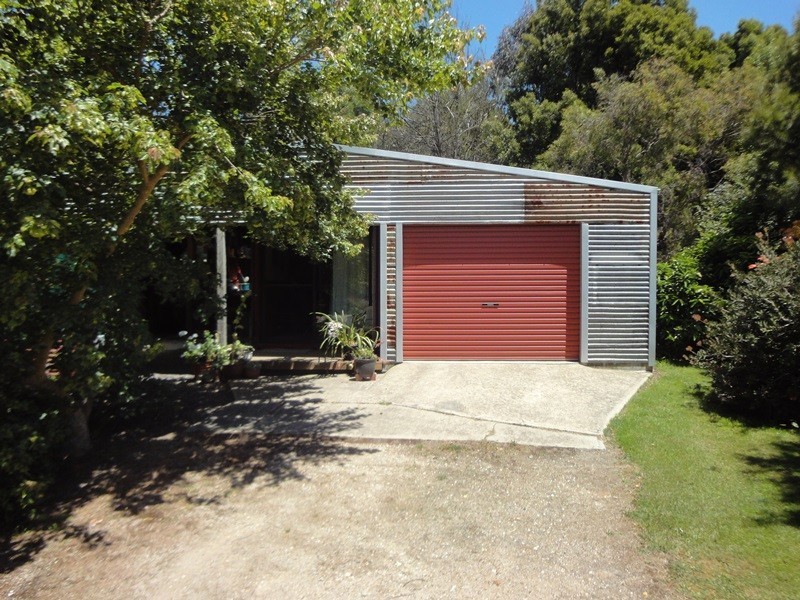 8 Flinders Street, Beauty Point TAS 7270
