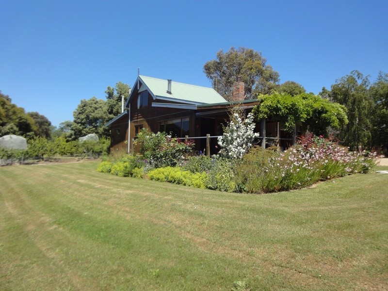 8 Flinders Street, Beauty Point TAS 7270