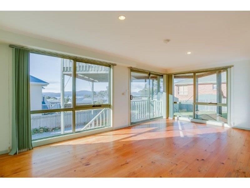 84 Oxford Street, Beauty Point TAS 7270