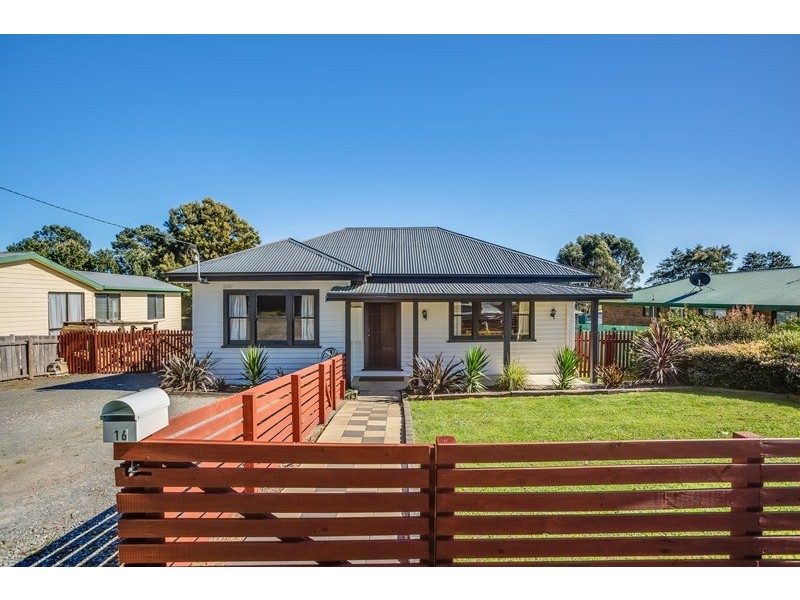 16 Crowther Street, Beaconsfield TAS 7270