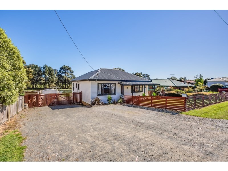 16 Crowther Street, Beaconsfield TAS 7270