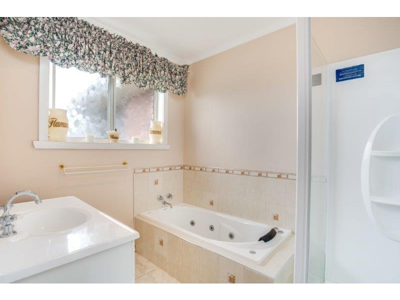 5 Julie Crescent, Newnham TAS 7248