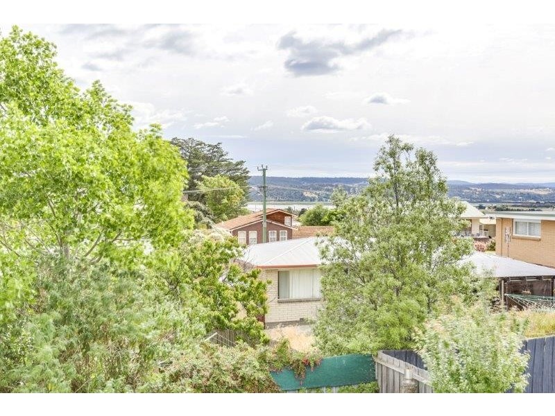 5 Julie Crescent, Newnham TAS 7248