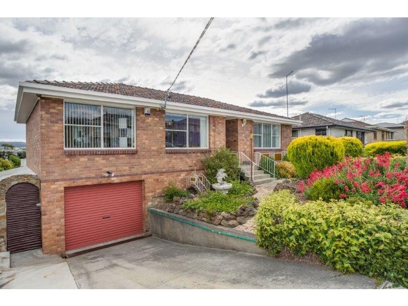 5 Julie Crescent, Newnham TAS 7248