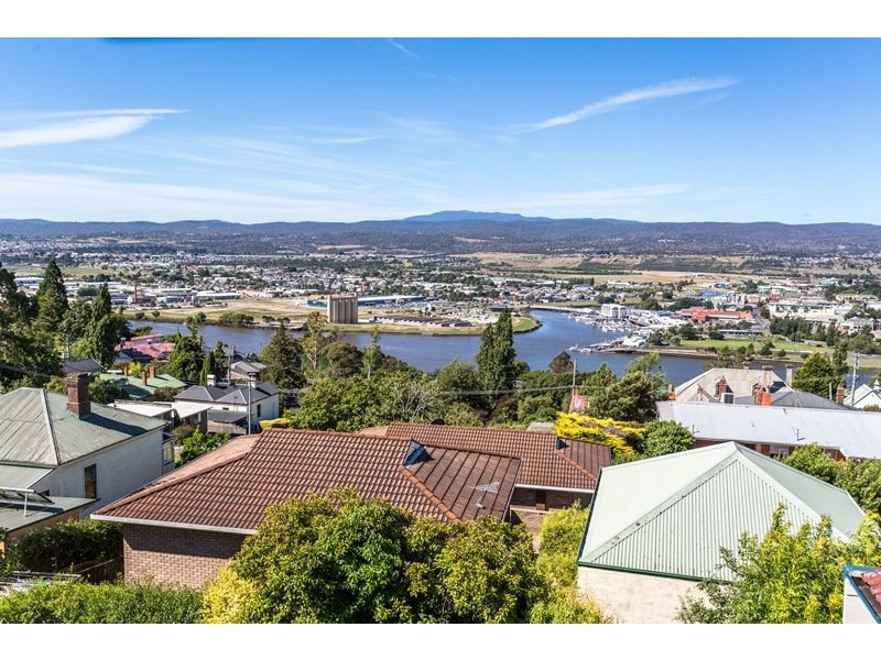 6 Delamere Crescent, Trevallyn TAS 7250