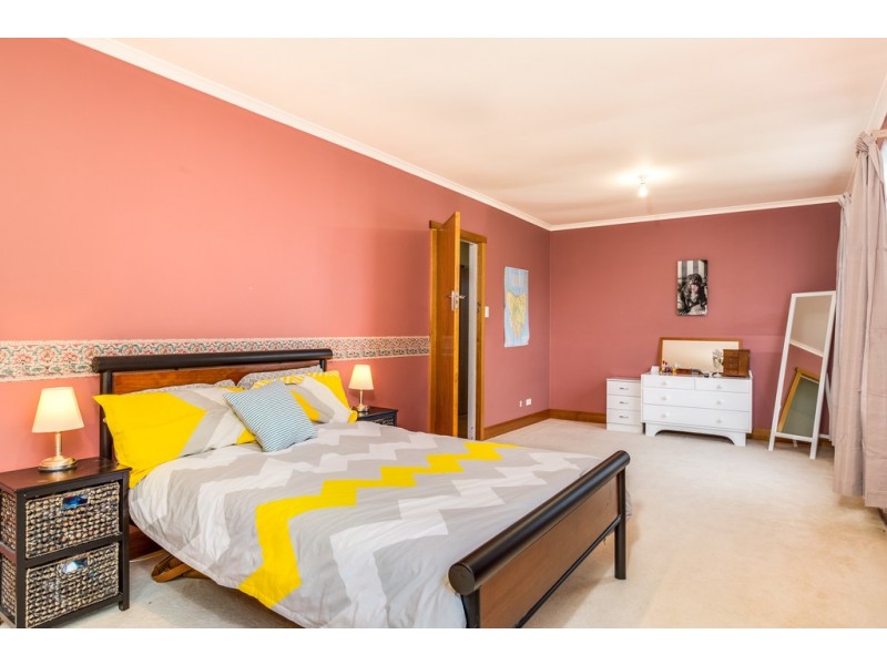 19 West Arm Road, Beauty Point TAS 7270