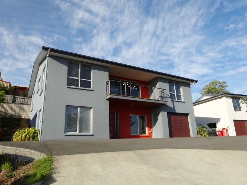 2/24 Roberts Cres, Newnham TAS 7248