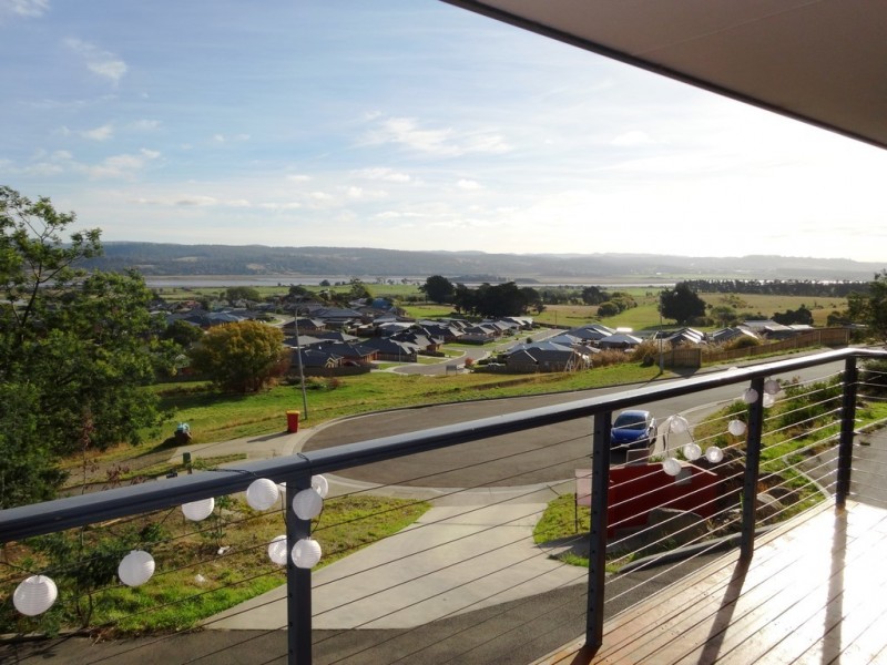 2/24 Roberts Cres, Newnham TAS 7248