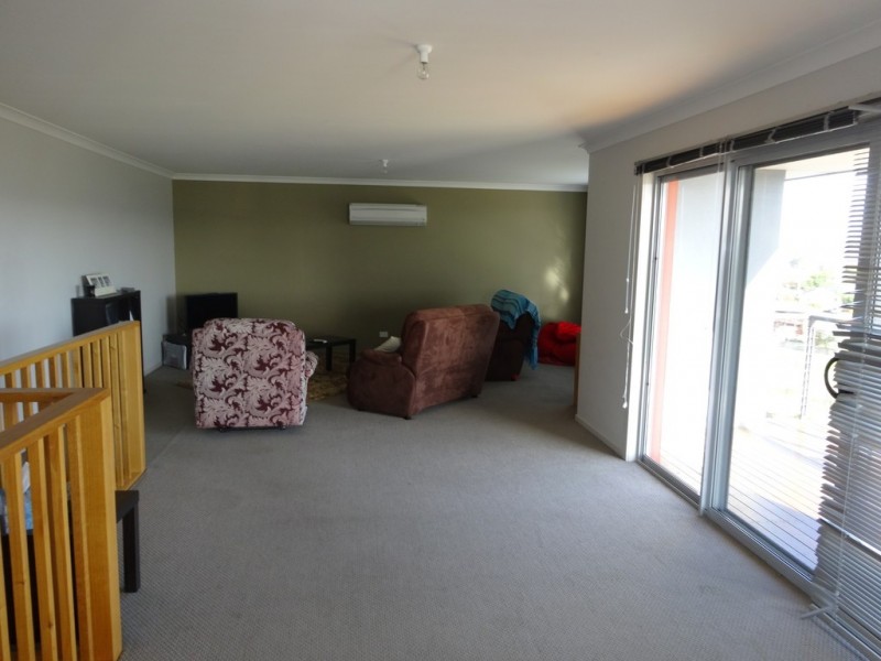 2/24 Roberts Cres, Newnham TAS 7248