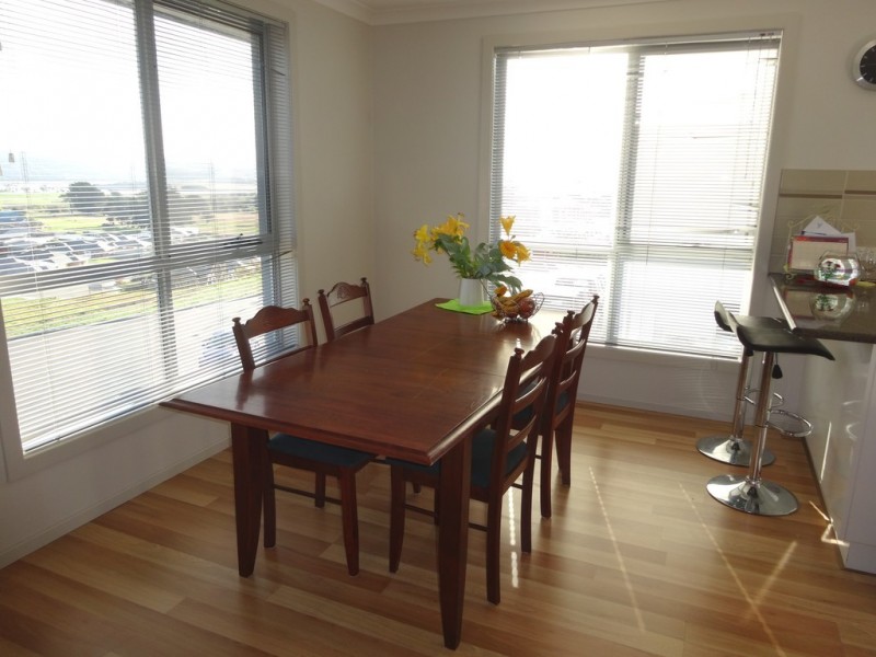 2/24 Roberts Cres, Newnham TAS 7248