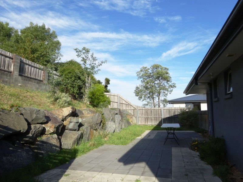 2/24 Roberts Cres, Newnham TAS 7248