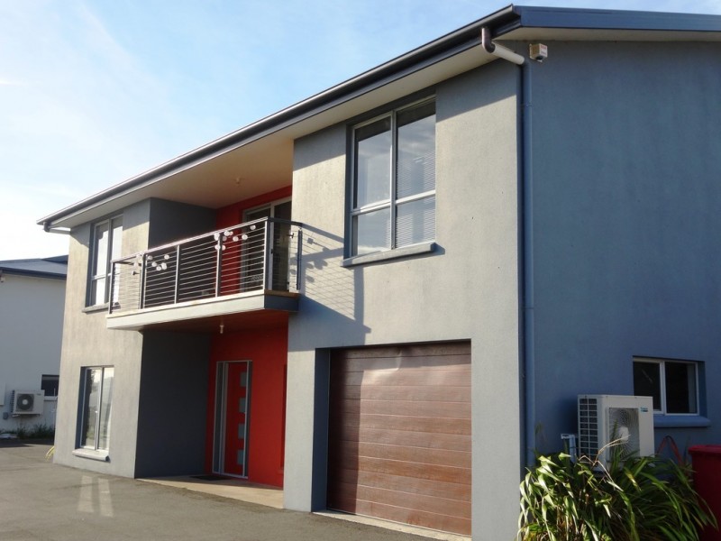 2/24 Roberts Cres, Newnham TAS 7248