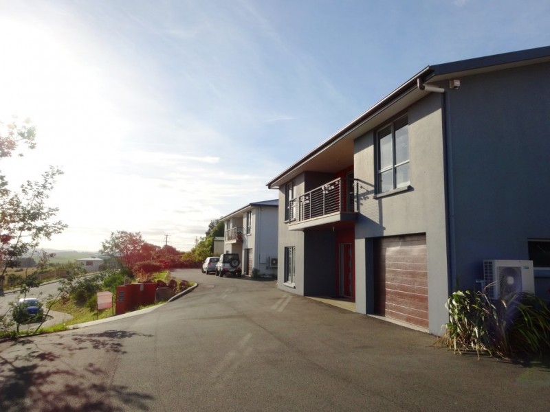 2/24 Roberts Cres, Newnham TAS 7248