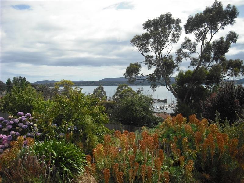 80 Robert Street, Beauty Point TAS 7270