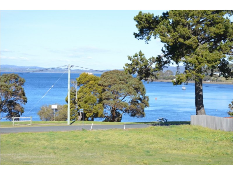 32 Sunset Blvd, Clarence Point TAS 7270